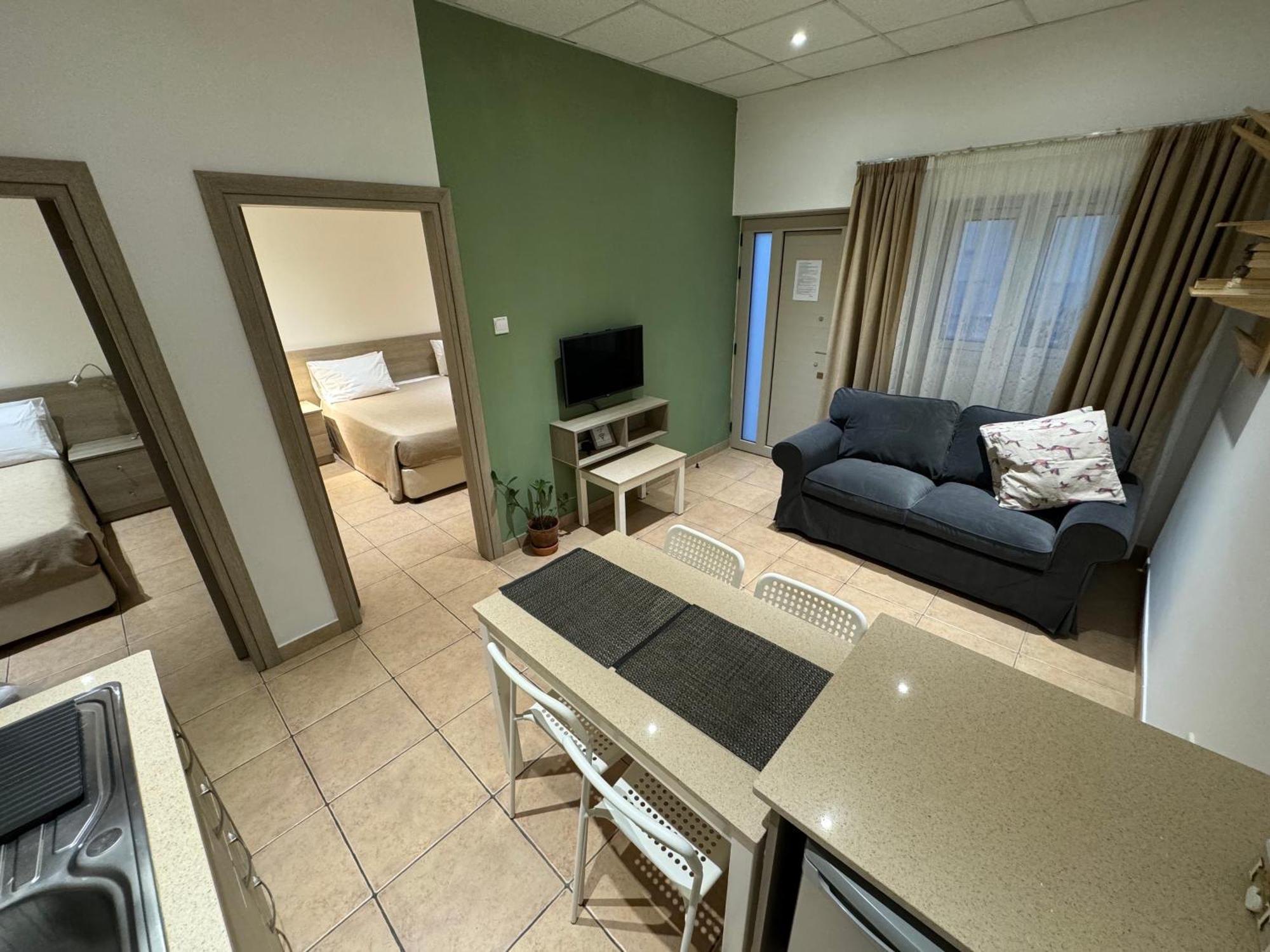 Topikos Apartments 아이아 나파 외부 사진