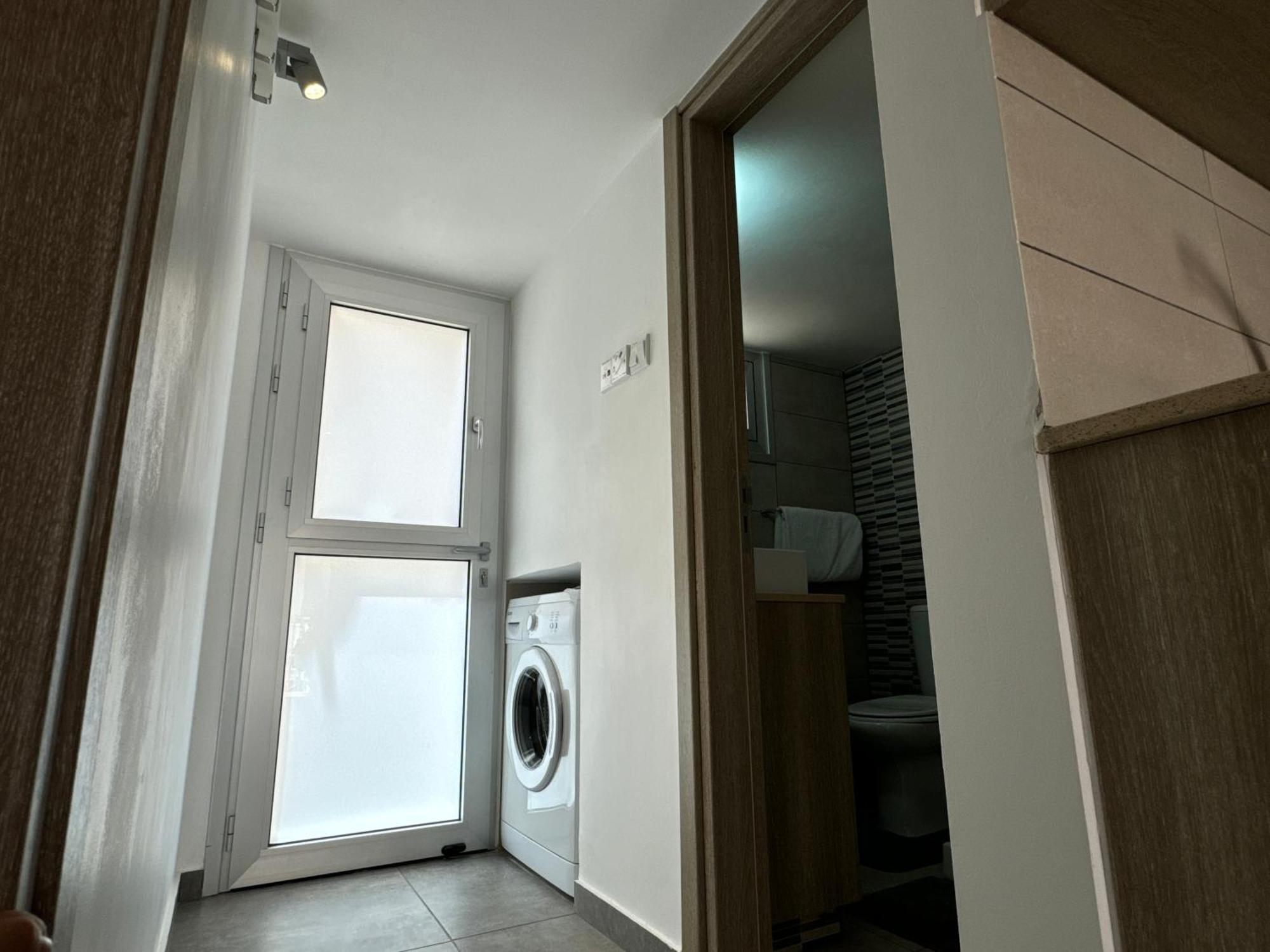 Topikos Apartments 아이아 나파 외부 사진