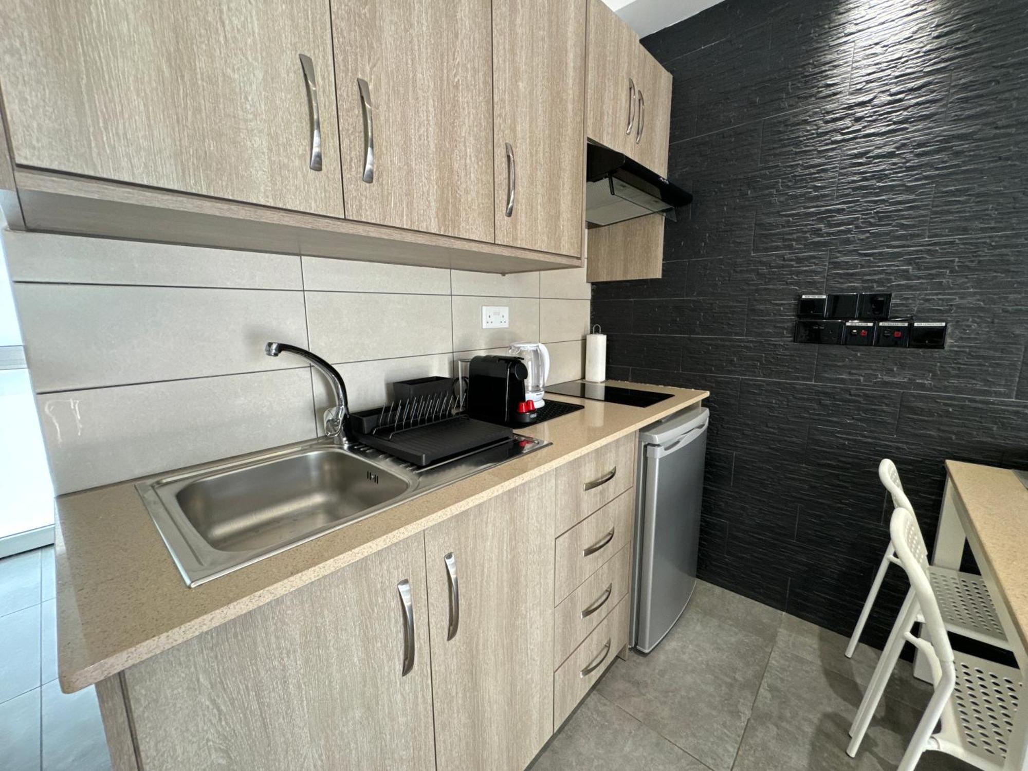 Topikos Apartments 아이아 나파 외부 사진