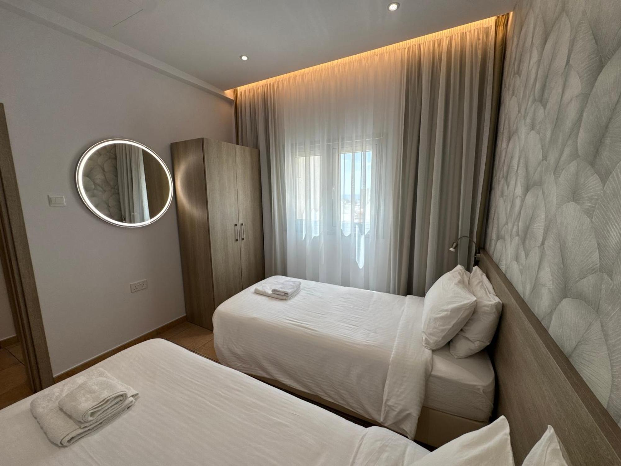 Topikos Apartments 아이아 나파 외부 사진