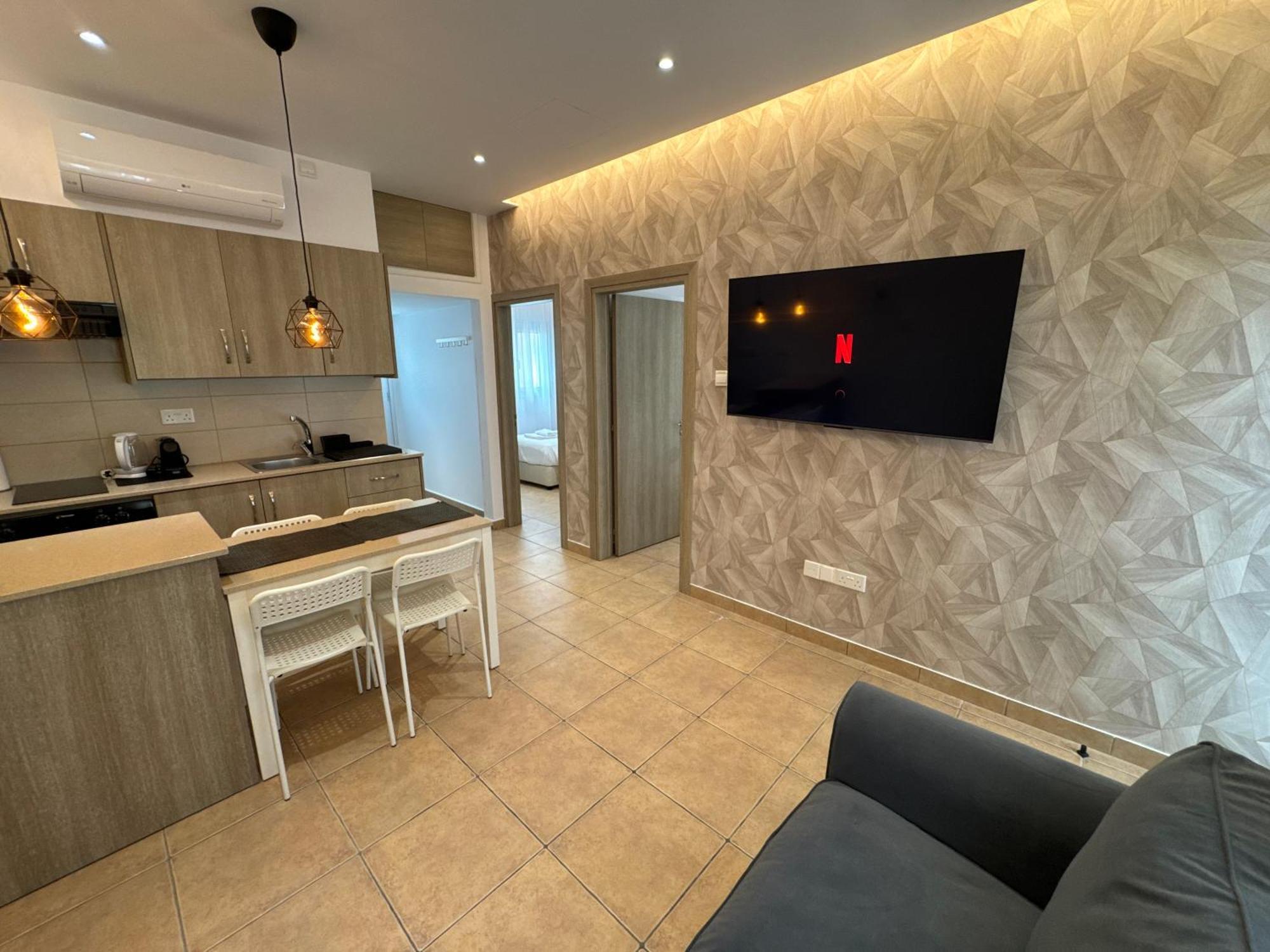 Topikos Apartments 아이아 나파 외부 사진