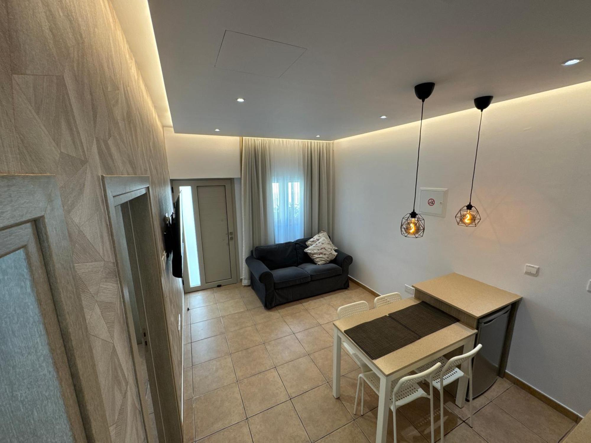 Topikos Apartments 아이아 나파 외부 사진