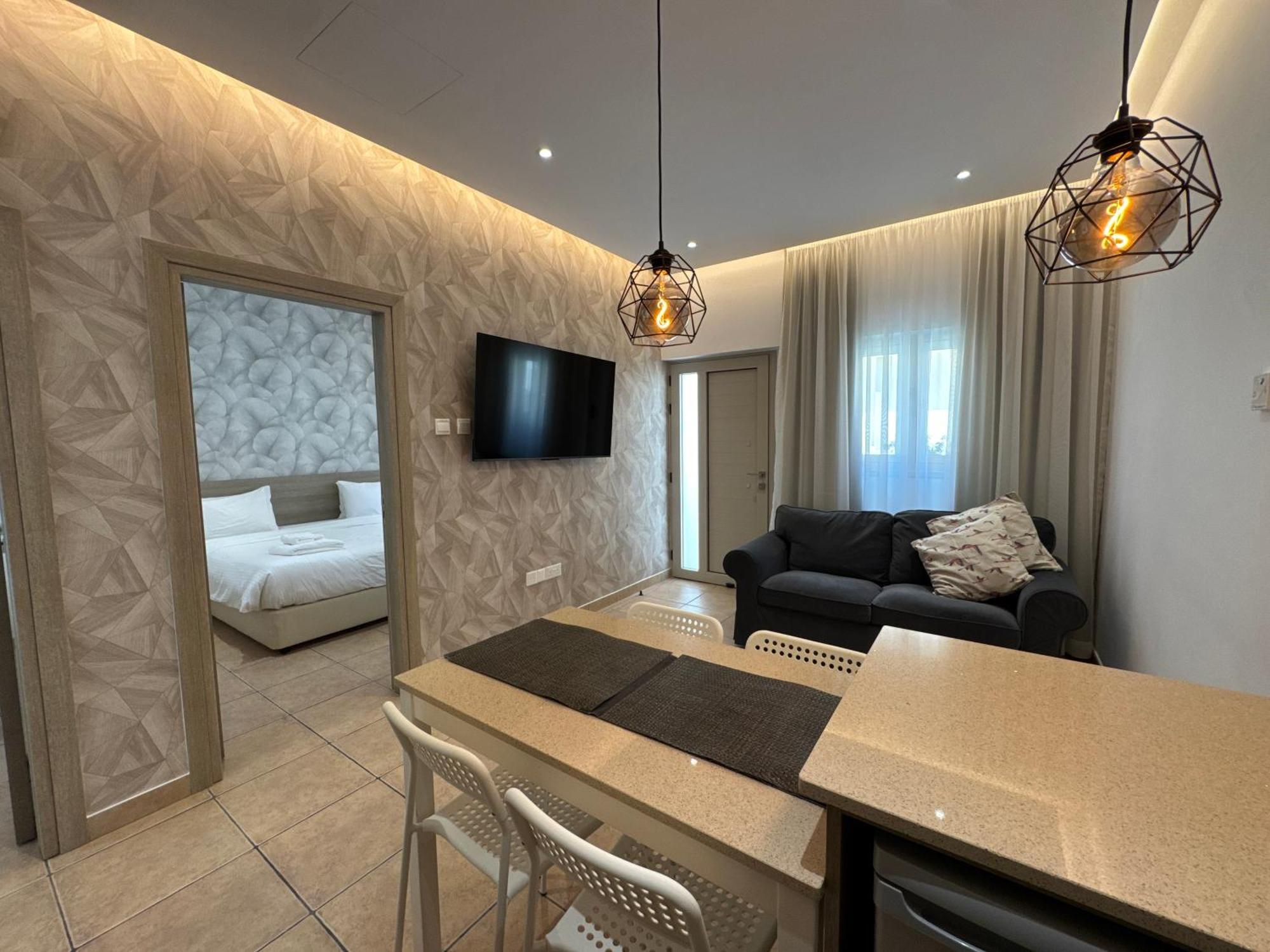 Topikos Apartments 아이아 나파 외부 사진