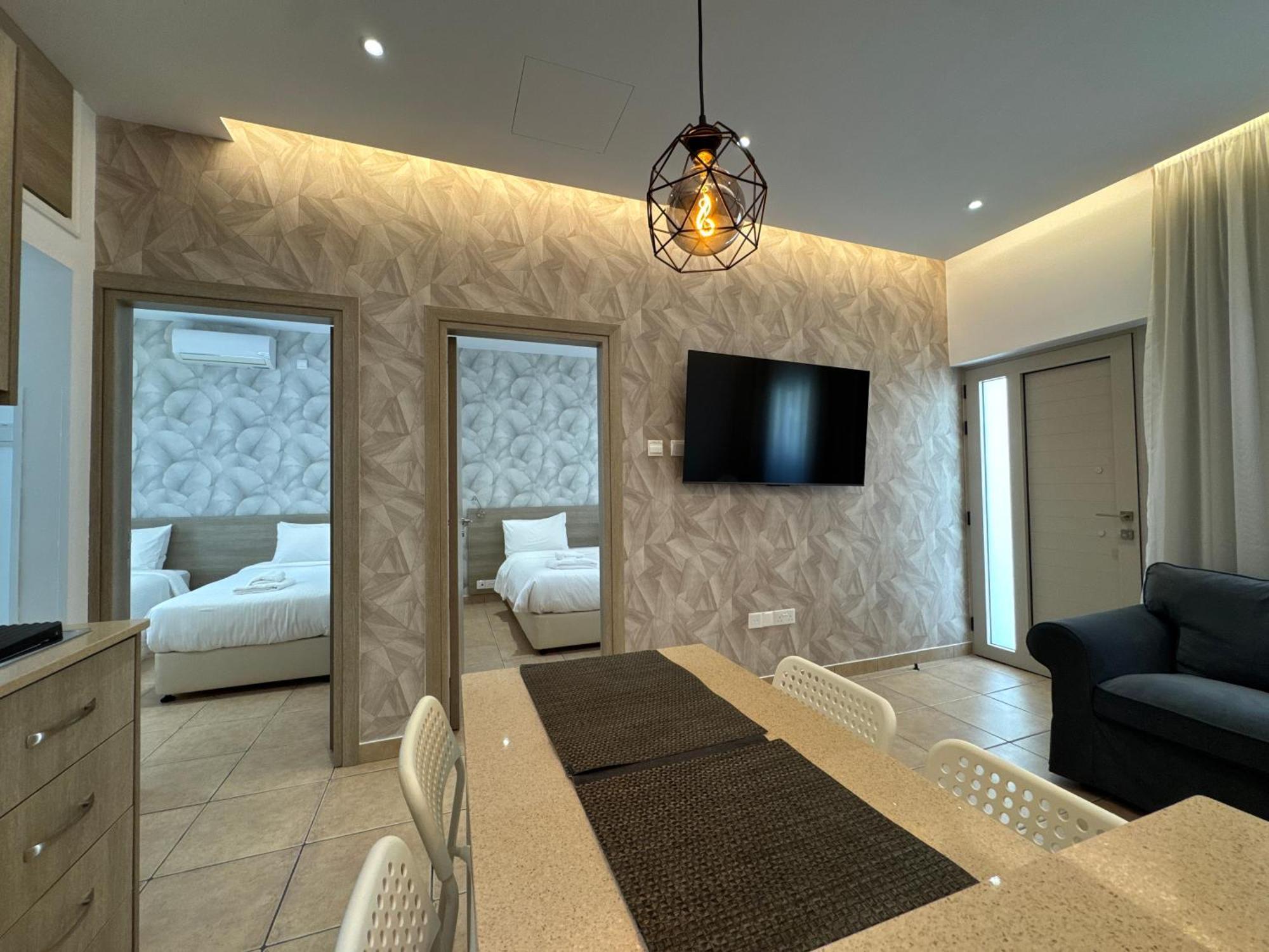 Topikos Apartments 아이아 나파 외부 사진